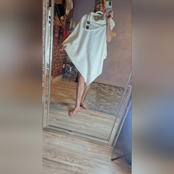 Poncho - Picture 7 of 8